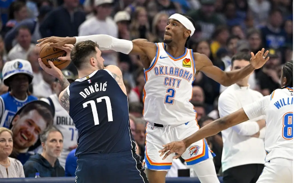 东契奇丢关键罚球SGA34+8 雷霆逆转独行侠总分2-2 东契奇丢关键罚球SGA34+8 雷霆逆转独行侠总分2-2