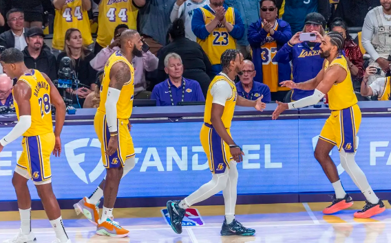 老詹圆梦父子同台浓眉36+16 湖人110-103击退森林狼喜迎开门红 