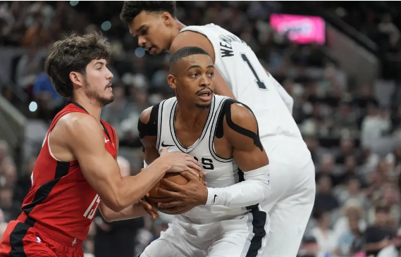 文班29+7 索汉17+12 格林29分 申京末节被弃用 马刺险胜火箭 文班29+7 索汉17+12 格林29分 申京末节被弃用 马刺险胜火箭