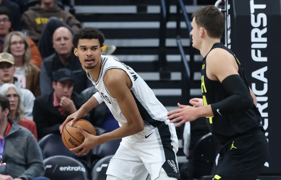 文班亚马25分9板7助5断5帽！保罗19+10 马刺送爵士5连败