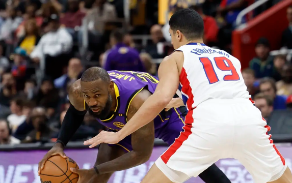 浓眉37+9 詹姆斯20+8+11 康宁汉姆三双 湖人负活塞近4战3负 浓眉37+9 詹姆斯20+8+11 康宁汉姆三双 湖人负活塞近4战3负