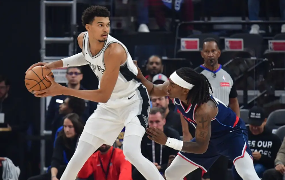 哈登17+8 文班24+13+9帽 快船26分逆转马刺迎赛季主场首胜 哈登17+8 文班24+13+9帽 快船26分逆转马刺迎赛季主场首胜