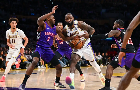 浓眉22分&伤退 詹姆斯三双 里夫斯27+6 湖人送猛龙4连败 浓眉22分&伤退 詹姆斯三双 里夫斯27+6 湖人送猛龙4连败