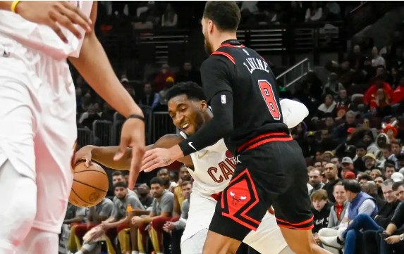 米切尔36+8 莫布里两双 拉文26分 骑士力擒公牛豪取12连胜 米切尔36+8 莫布里两双 拉文26分 骑士力擒公牛豪取12连胜