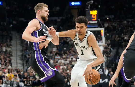 文班34+14+6+3帽 保罗12+11助 马刺7人上双轻取国王