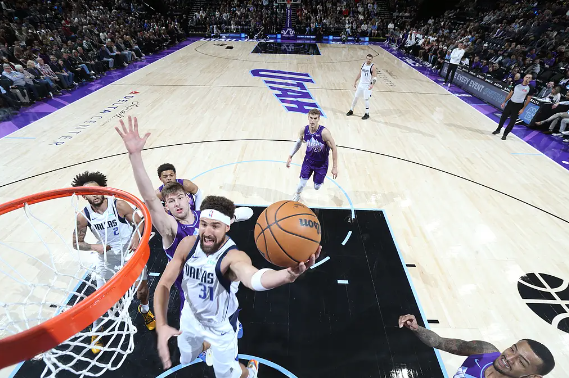 东契奇关键防守走神&空砍37+7 科林斯扣篮绝杀&送独行侠4连败 东契奇关键防守走神&空砍37+7 科林斯扣篮绝杀&送独行侠4连败