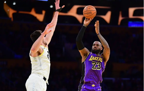 克内克特第三节21分&全场9三分砍37分 詹眉各20+ 湖人六连胜 克内克特第三节21分&全场9三分砍37分 詹眉各20+ 湖人六连胜