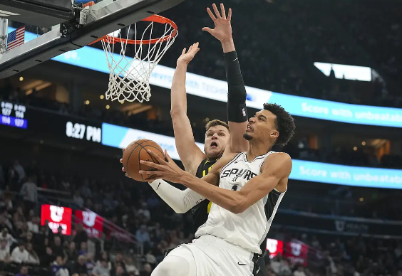 文班34+7 卡斯尔23+5 K-乔治26+5 马刺击败爵士取4连胜