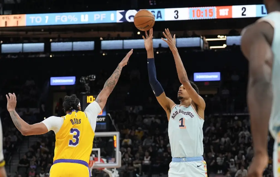 詹姆斯三双 浓眉19+14+7 文班20+10 湖人胜马刺止3连败 詹姆斯三双 浓眉19+14+7 文班20+10 湖人胜马刺止3连败