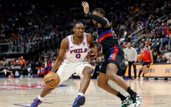 马克西28+6 乔治复出11+8+5 CC缺阵 比斯利19+6 76人轻取活塞 马克西28+6 乔治复出11+8+5 CC缺阵 比斯利19+6 76人轻取活塞