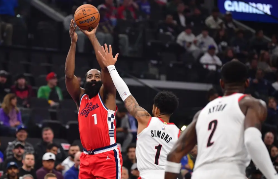 鲍威尔30分 哈登23+7 快船19记三分轻取开拓者 鲍威尔30分 哈登23+7 快船19记三分轻取开拓者