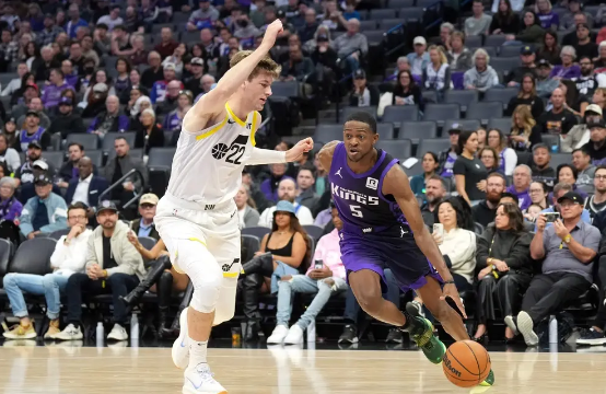 福克斯21+9 许尔特26+5 小萨19+12+6 国王6人得分15+大胜爵士 福克斯21+9 许尔特26+5 小萨19+12+6 国王6人得分15+大胜爵士