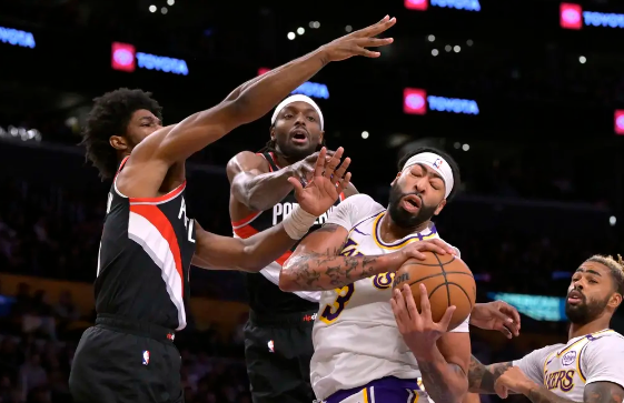 浓眉30+11 拉塞尔28+14 詹姆斯缺阵 湖人胜开拓者止3连败 浓眉30+11 拉塞尔28+14 詹姆斯缺阵 湖人胜开拓者止3连败