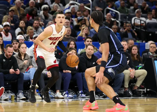 大瓦格纳伤退 小卡特遭逐 安东尼轰35+8+9 魔术25分逆转热火 大瓦格纳伤退 小卡特遭逐 安东尼轰35+8+9 魔术25分逆转热火