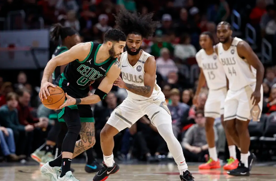 塔图姆43+16+10 波津22+7 武切维奇19+10 绿军复仇公牛