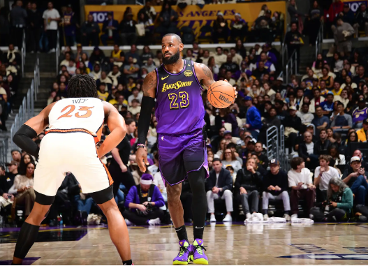 康宁汉姆20+10 詹姆斯失绝杀&28+11+11 活塞4人15+双杀湖人 康宁汉姆20+10 詹姆斯失绝杀&28+11+11 活塞4人15+双杀湖人