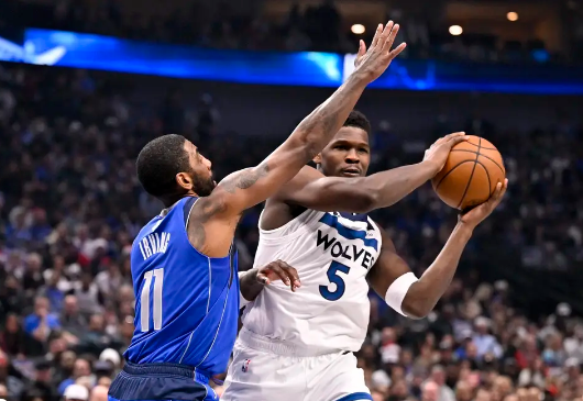 爱德华兹26+8 东契奇伤退 欧文39分 森林狼力克独行侠