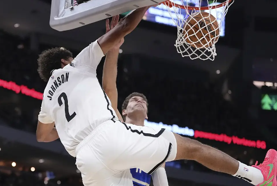 卡梅隆-约翰逊29分 利字继续缺阵 篮网三人20+逆转胜雄鹿 卡梅隆-约翰逊29分 利字继续缺阵 篮网三人20+逆转胜雄鹿