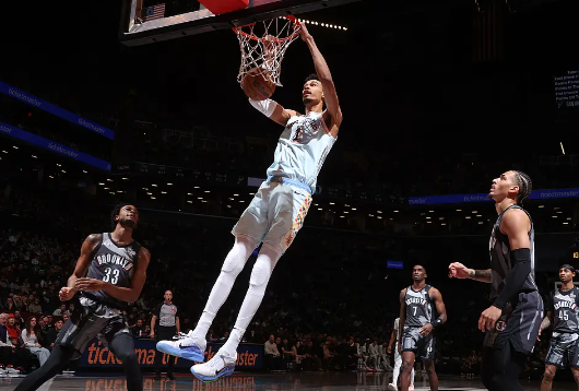 文班19+7+6帽 尚帕尼5记三分 基翁-约翰逊25分 马刺力克篮网 文班19+7+6帽 尚帕尼5记三分 基翁-约翰逊25分 马刺力克篮网