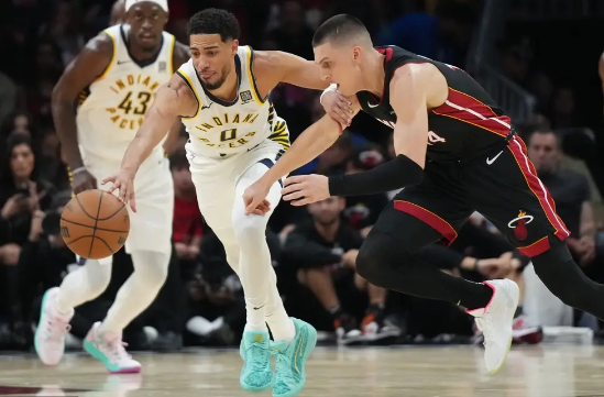 哈利伯顿33+15 阿德巴约20+8 巴特勒6投仅9分 步行者扑灭热火 哈利伯顿33+15 阿德巴约20+8 巴特勒6投仅9分 步行者扑灭热火