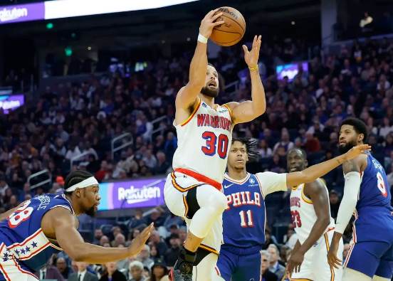 库里三分8中8砍30+6+10 恩比德28+14 勇士7人上双大胜76人 库里三分8中8砍30+6+10 恩比德28+14 勇士7人上双大胜76人