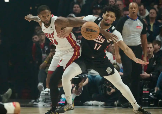 希罗32+5+5 西蒙斯28分 热火6人上双灼伤开拓者取3连胜 希罗32+5+5 西蒙斯28分 热火6人上双灼伤开拓者取3连胜