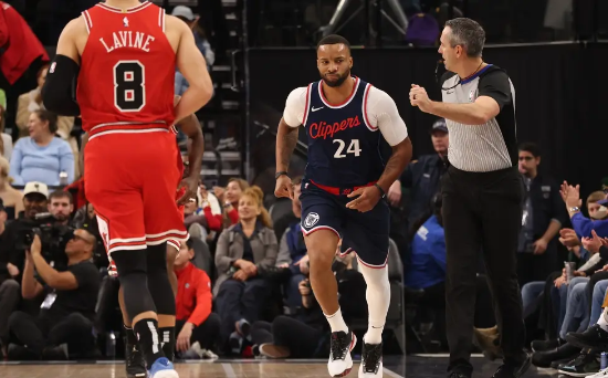 哈登17中5 拉文35分 小卡&祖巴茨缺阵 快船不敌公牛结束4连胜 哈登17中5 拉文35分 小卡&祖巴茨缺阵 快船不敌公牛结束4连胜