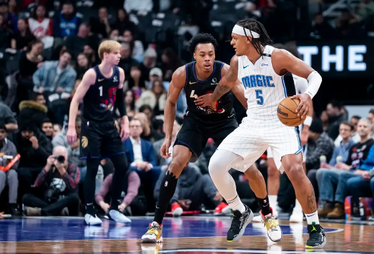 巴恩斯17+11+8 班凯罗26+12 猛龙21分逆转送魔术4连败 巴恩斯17+11+8 班凯罗26+12 猛龙21分逆转送魔术4连败