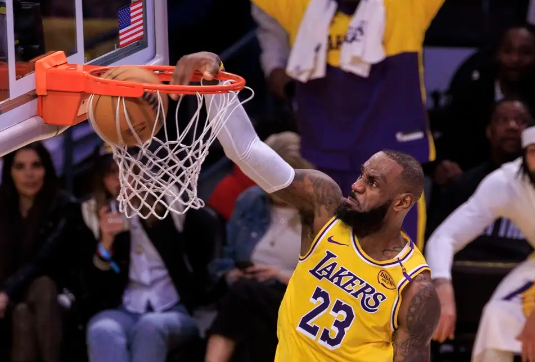 詹姆斯20+14+6 浓眉24+8 波津22+7 湖人大胜绿军近5战4胜