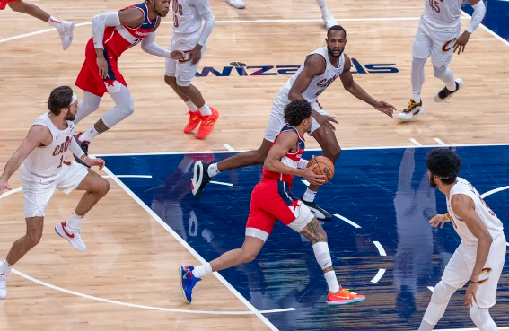 米切尔33分普尔空砍45分 莫布利27+7骑士134-124轻取奇才