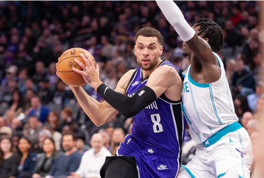 拉文三分9中8轰42分 小桥23+6 国王42分狂胜黄蜂坐稳西部第10 拉文三分9中8轰42分 小桥23+6 国王42分狂胜黄蜂坐稳西部第10