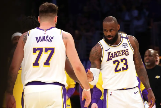 詹姆斯千胜里程碑 东契奇29+9 小卡33+10 湖人再胜快船升第2