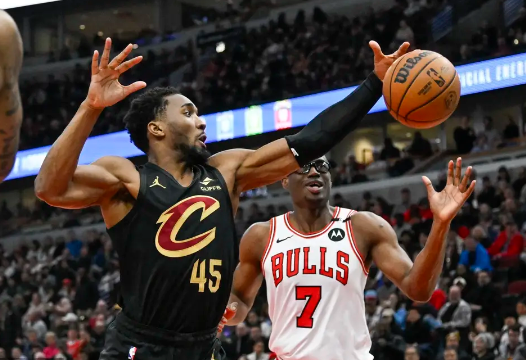 米切尔28+7 阿伦25+17 怀特25+7 骑士逆转大胜公牛豪取11连胜 米切尔28+7 阿伦25+17 怀特25+7 骑士逆转大胜公牛豪取11连胜