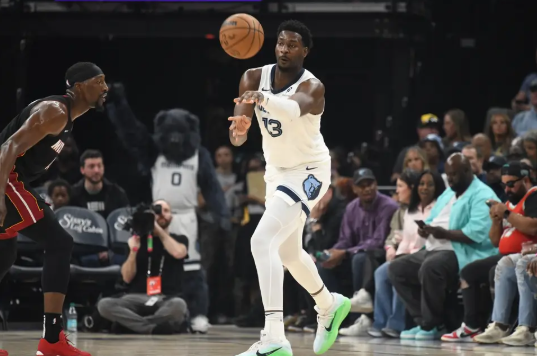 格林28+6 怀特23+7 火箭三人20+力克公牛迎6连胜 格林28+6 怀特23+7 火箭三人20+力克公牛迎6连胜