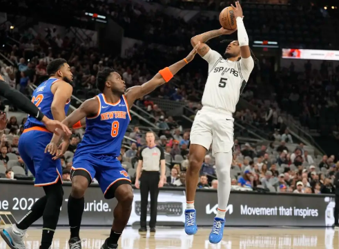 马穆凯20分钟14投13中砍34+9 唐斯32+9 马刺轻取尼克斯 马穆凯20分钟14投13中砍34+9 唐斯32+9 马刺轻取尼克斯