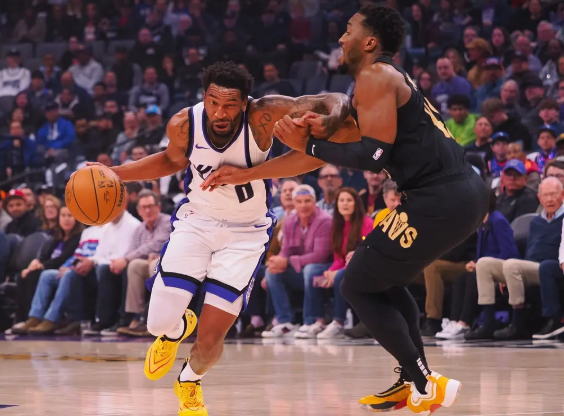 德罗赞27分莫布利31+10 国王爆冷123-119送骑士三连败 德罗赞27分莫布利31+10 国王爆冷123-119送骑士三连败