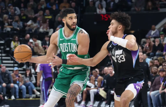 铂金27+10 塔图姆26+6+6 塞克斯顿30分 绿军轻取爵士迎4连胜 铂金27+10 塔图姆26+6+6 塞克斯顿30分 绿军轻取爵士迎4连胜