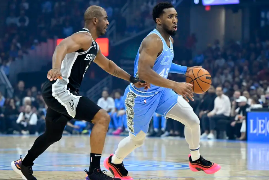 米切尔25+8+14 阿伦11中10&末节19分 卡斯尔22+11+8 骑士拔刺 米切尔25+8+14 阿伦11中10&末节19分 卡斯尔22+11+8 骑士拔刺