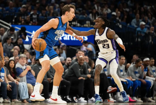 班凯罗三节打卡&24+6+6 小瓦21分 德罗赞21分 魔术大胜国王 班凯罗三节打卡&24+6+6 小瓦21分 德罗赞21分 魔术大胜国王