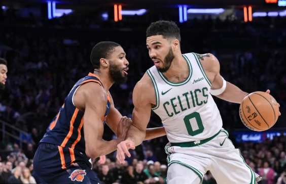 塔图姆32+7 波津8记三分 唐斯34+14 绿军加时胜尼克斯 塔图姆32+7 波津8记三分 唐斯34+14 绿军加时胜尼克斯