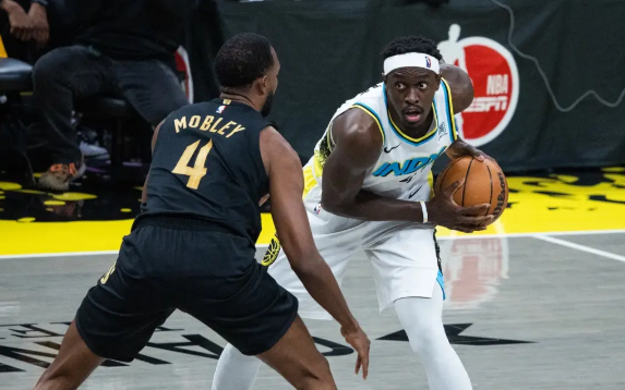 米切尔43+9 西亚卡姆18+4 哈利伯顿4分 骑士大胜步行者扳成1-2 米切尔43+9 西亚卡姆18+4 哈利伯顿4分 骑士大胜步行者扳成1-2